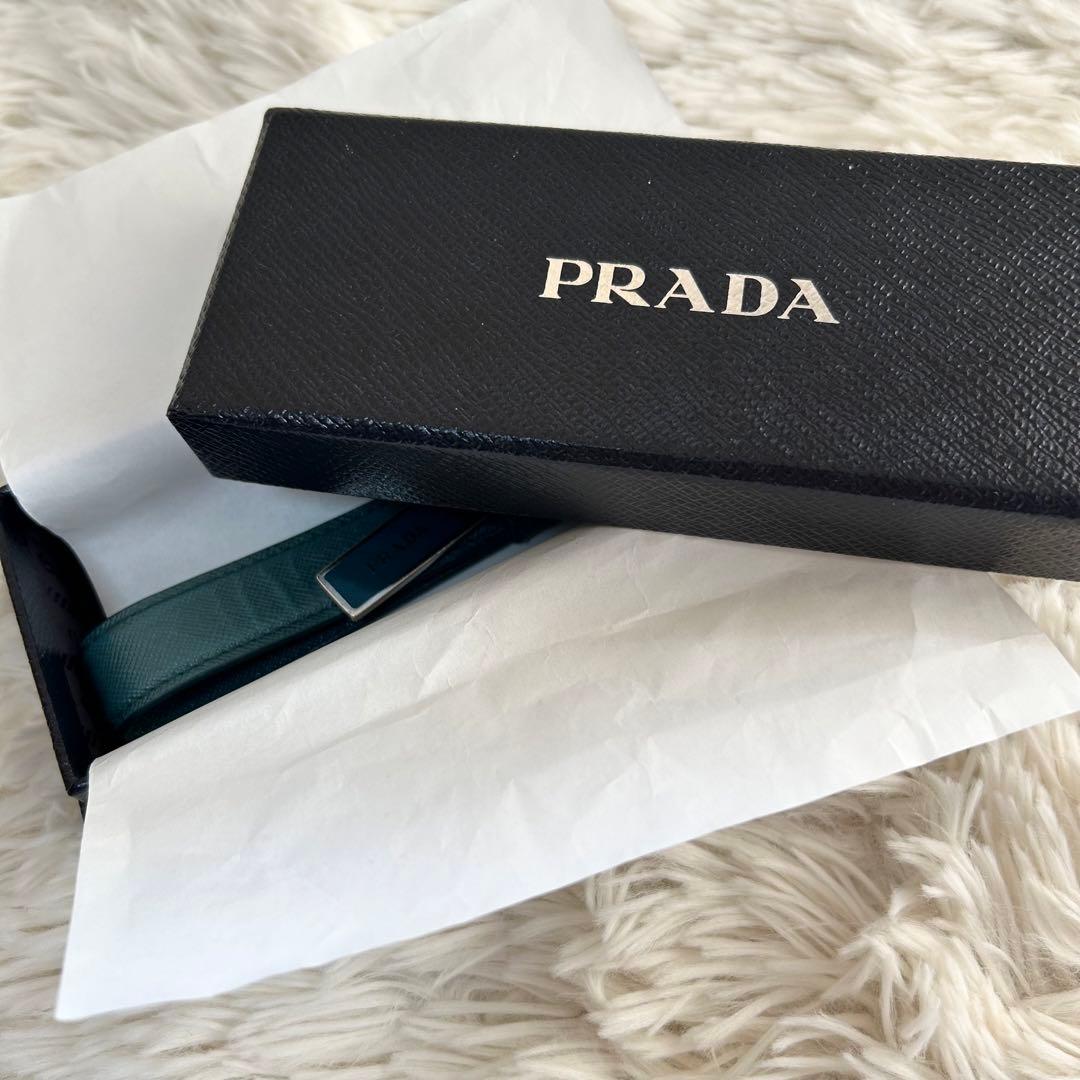 希少カラー✨プラダ　キーホルダー　キーリング　チャーム　レザー　緑　箱付き