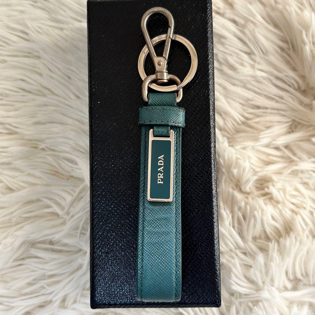 希少カラー✨プラダ　キーホルダー　キーリング　チャーム　レザー　緑　箱付き