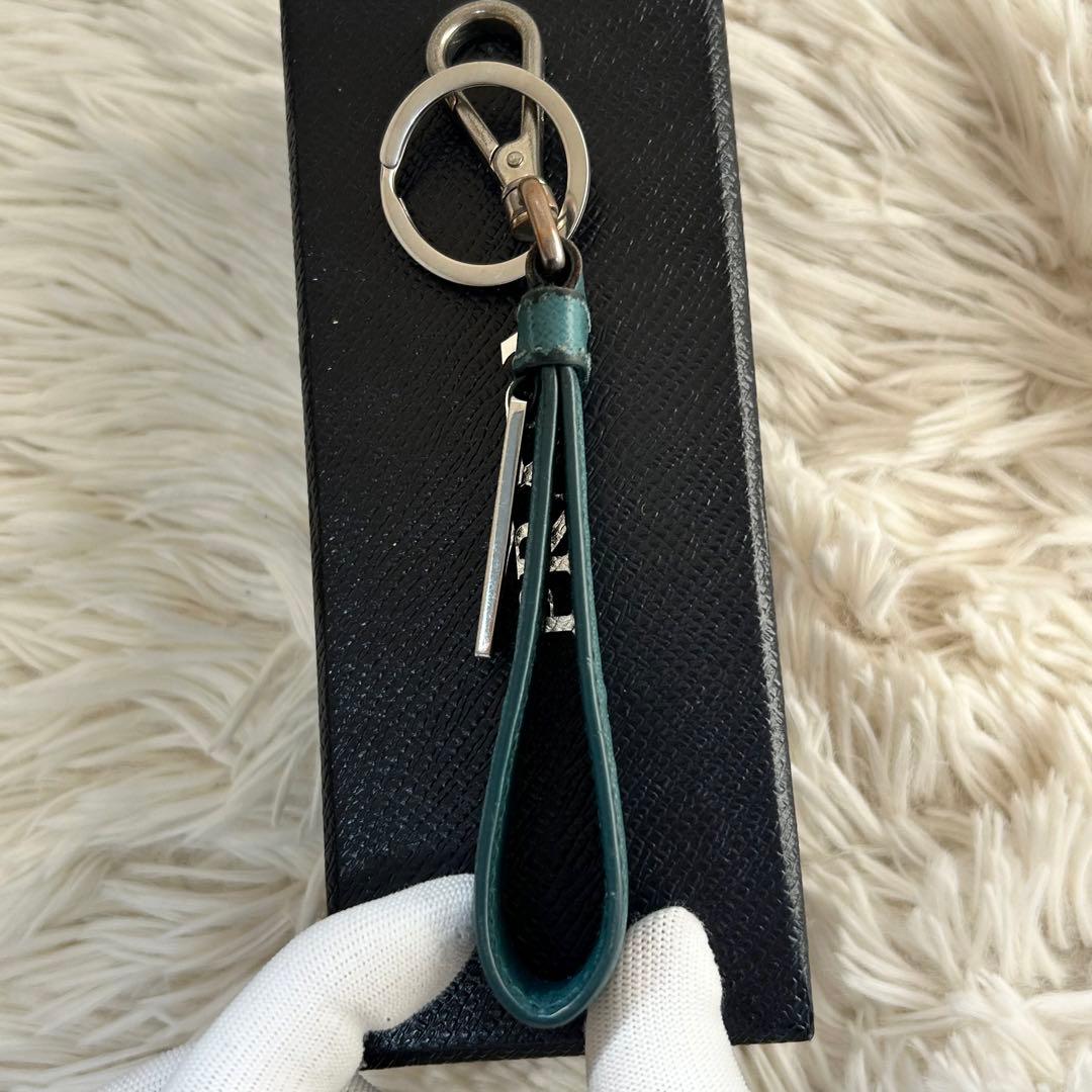 希少カラー✨プラダ　キーホルダー　キーリング　チャーム　レザー　緑　箱付き