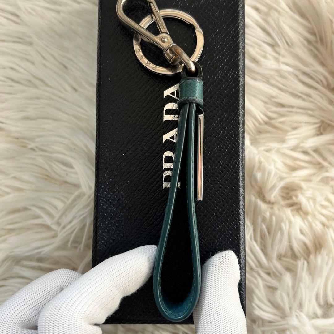 希少カラー✨プラダ　キーホルダー　キーリング　チャーム　レザー　緑　箱付き