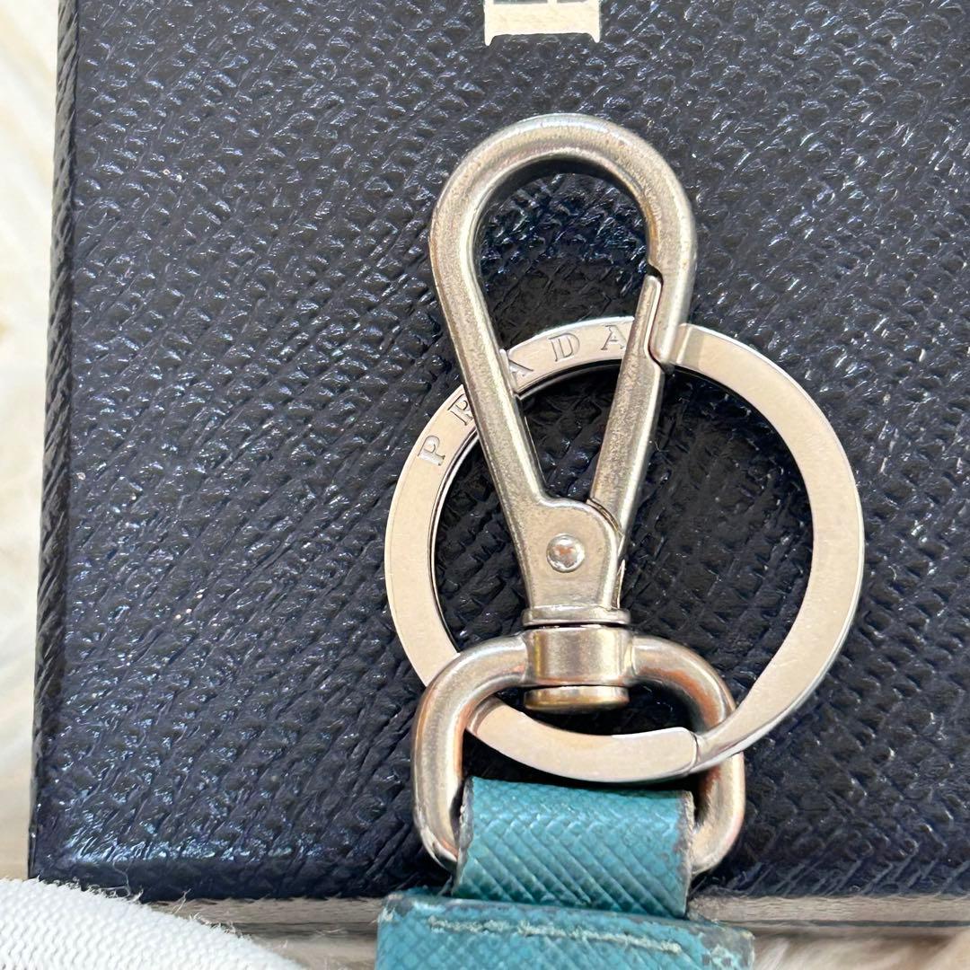 希少カラー✨プラダ　キーホルダー　キーリング　チャーム　レザー　緑　箱付き