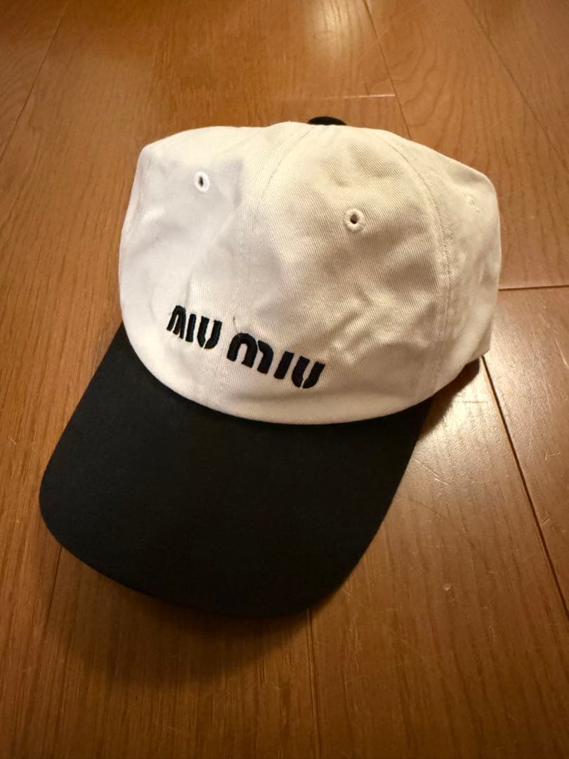MIU MIU ロゴキャップ ホワイト/ブラック
