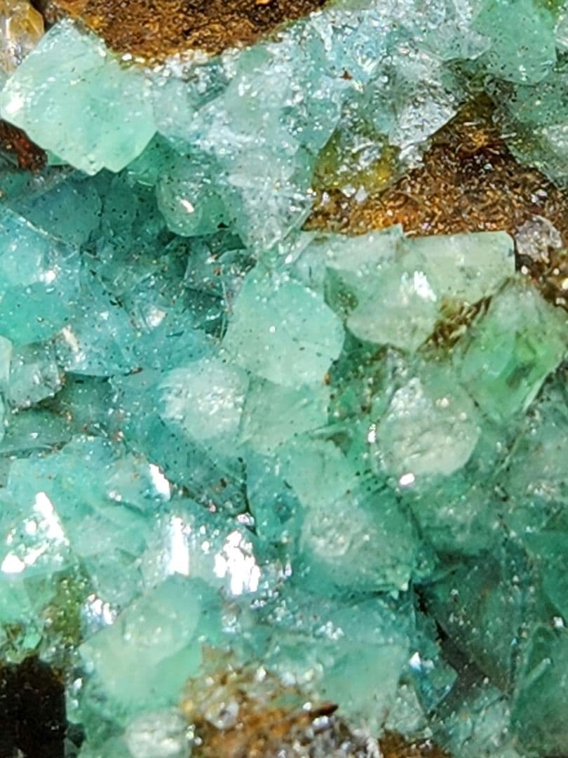 高品質✨キュプリアン アダマイト＆カルサイト母岩付き結晶原石