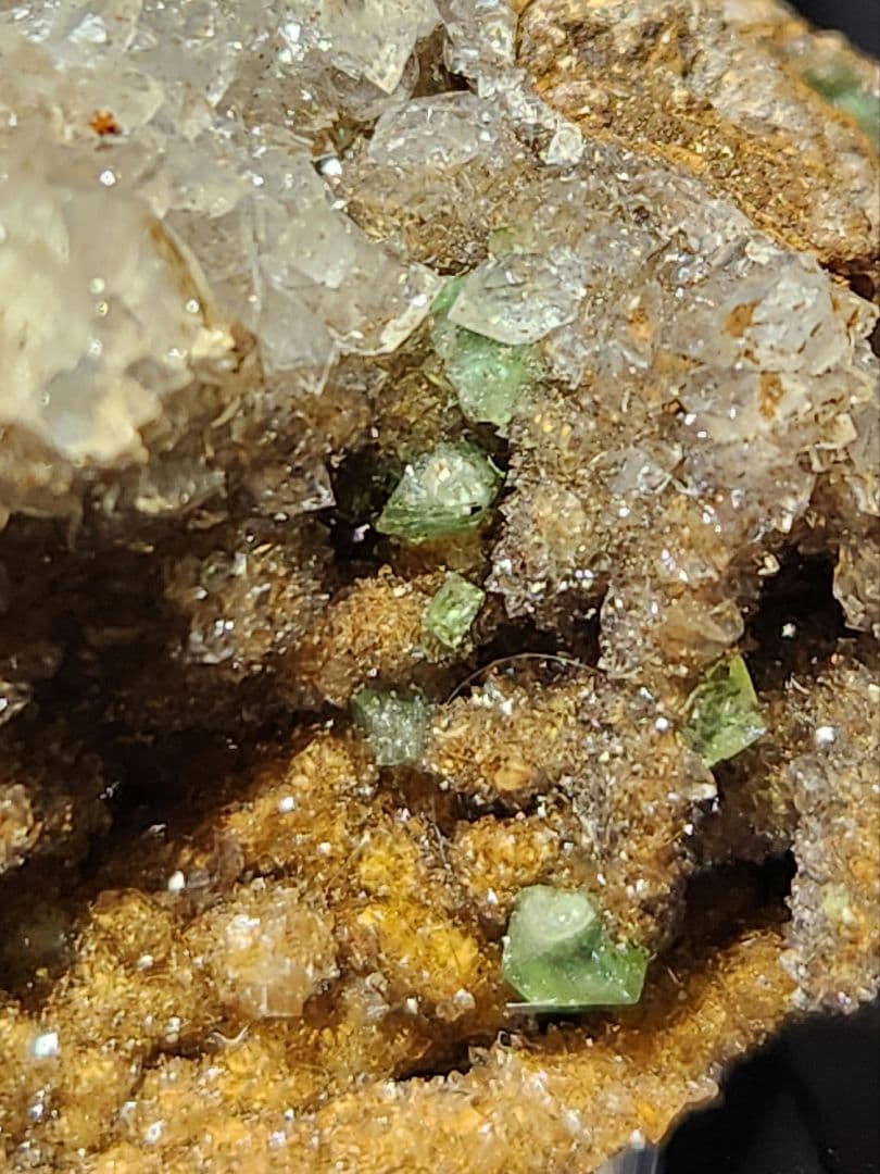 高品質✨キュプリアン アダマイト＆カルサイト母岩付き結晶原石