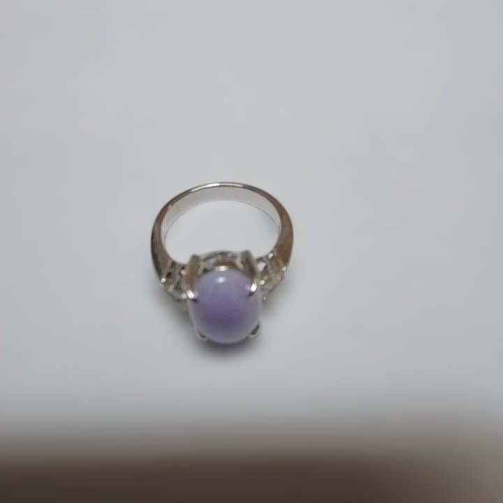ラベンダー色のジェイド 翡翠k18WG リング 、メレダイヤモンド