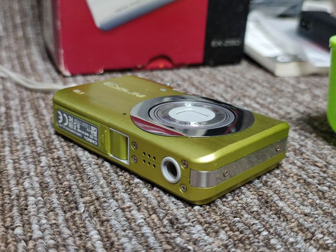 CASIO EXILIM EX-Z80 カシオ デジカメ　コンデジ