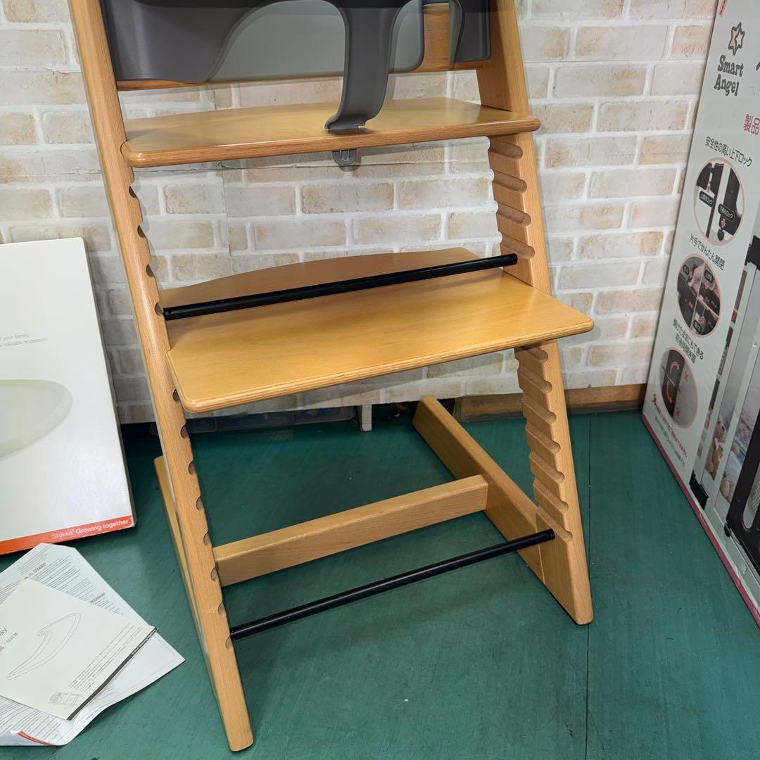 ストッケ　トリップトラップ　ベビーシート付き　トレイ付き