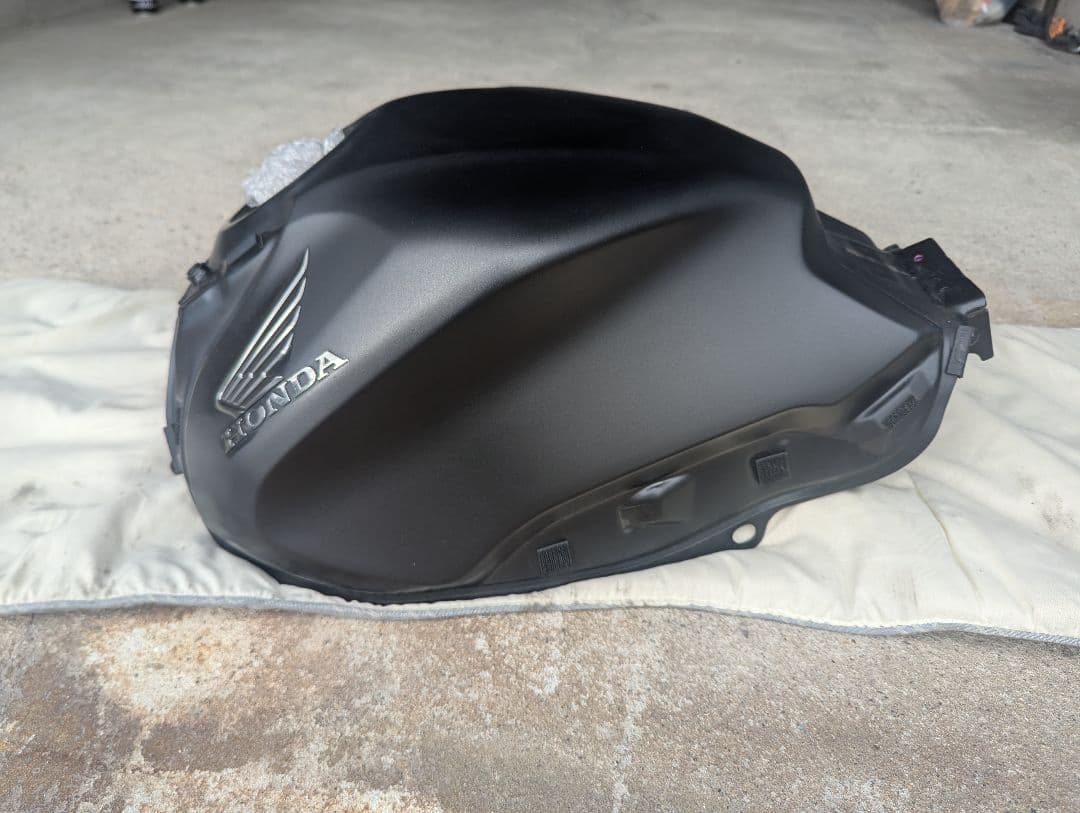 HONDA CB650R 2023年式 タンク