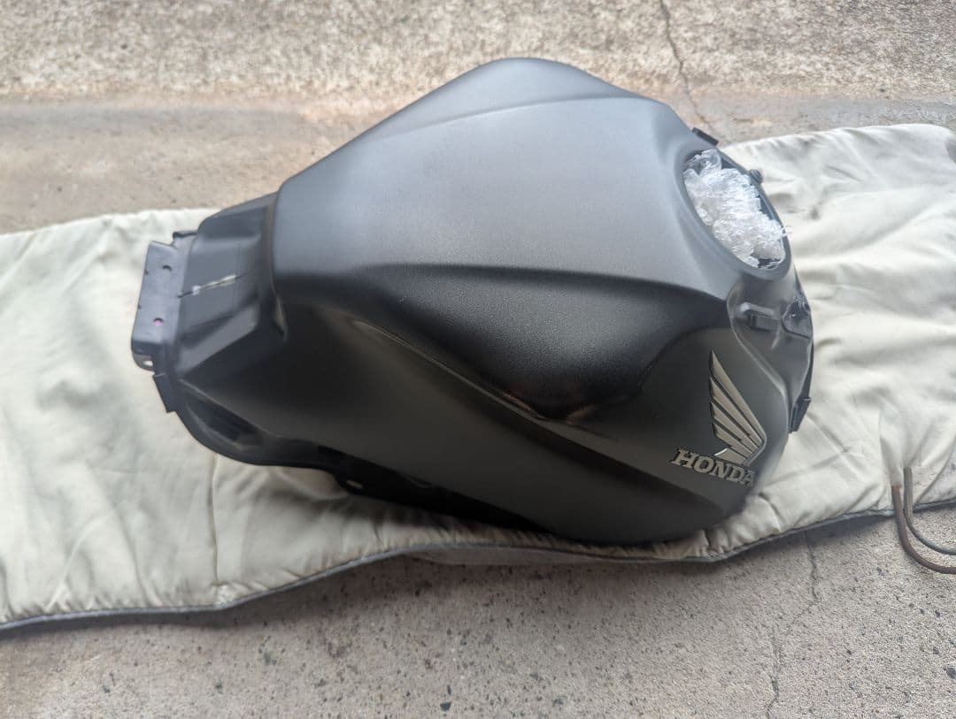 HONDA CB650R 2023年式 タンク