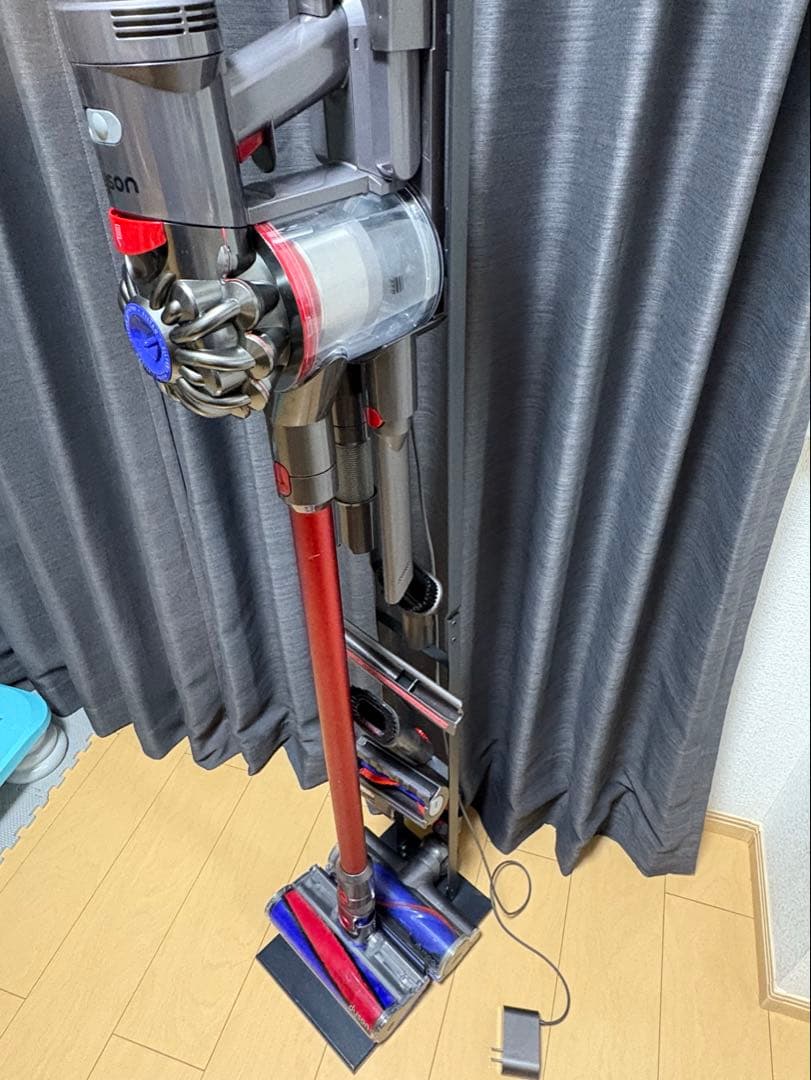 Dyson V7 掃除機 各種アタッチメント　スタンド付き
