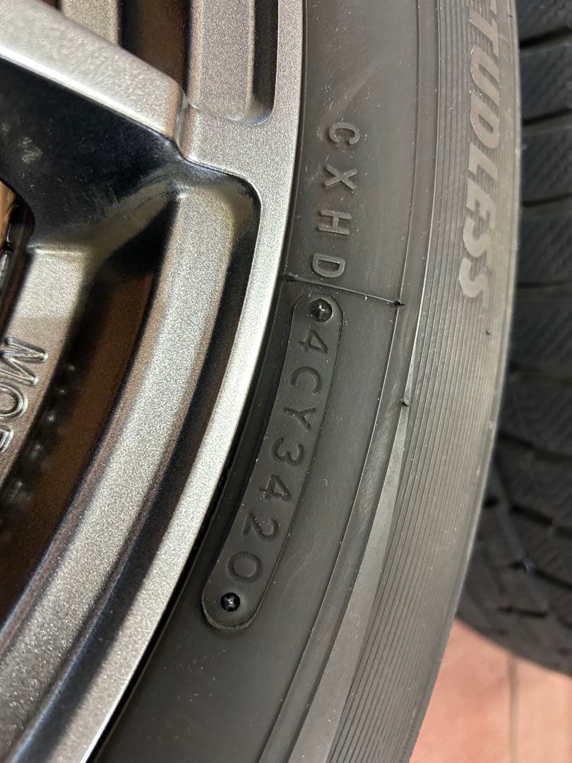 225/60R18 ホイール　スタッドレス4本セット　18インチ　トーヨータイヤ