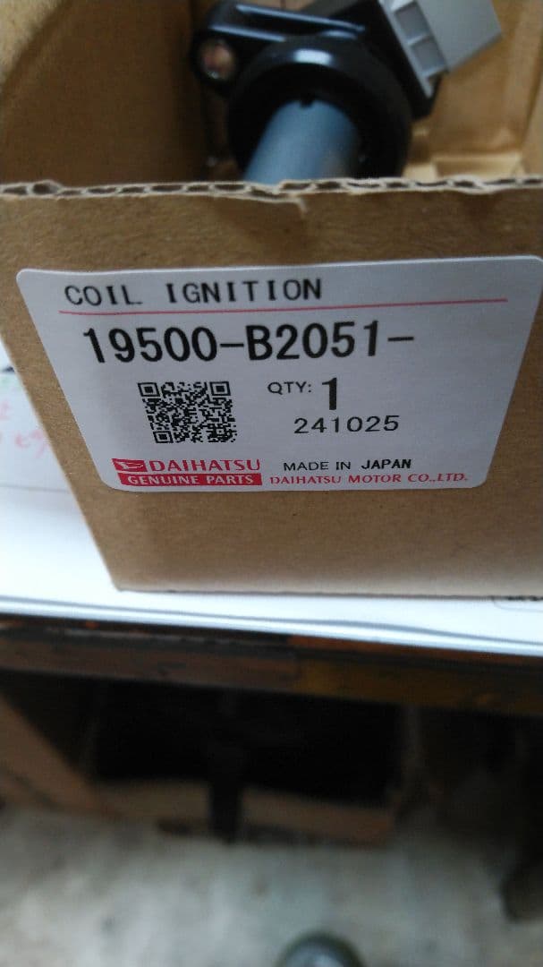 ダイハツ純正品　イグニッションコイル３本　プラグ３本　セット　新品