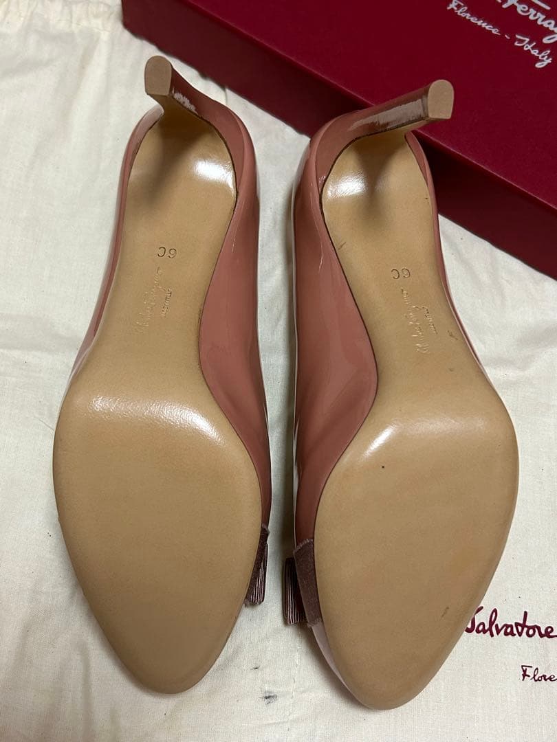 新品 フェラガモ ハイヒール サイズ6