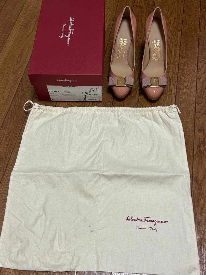 新品 フェラガモ ハイヒール サイズ6