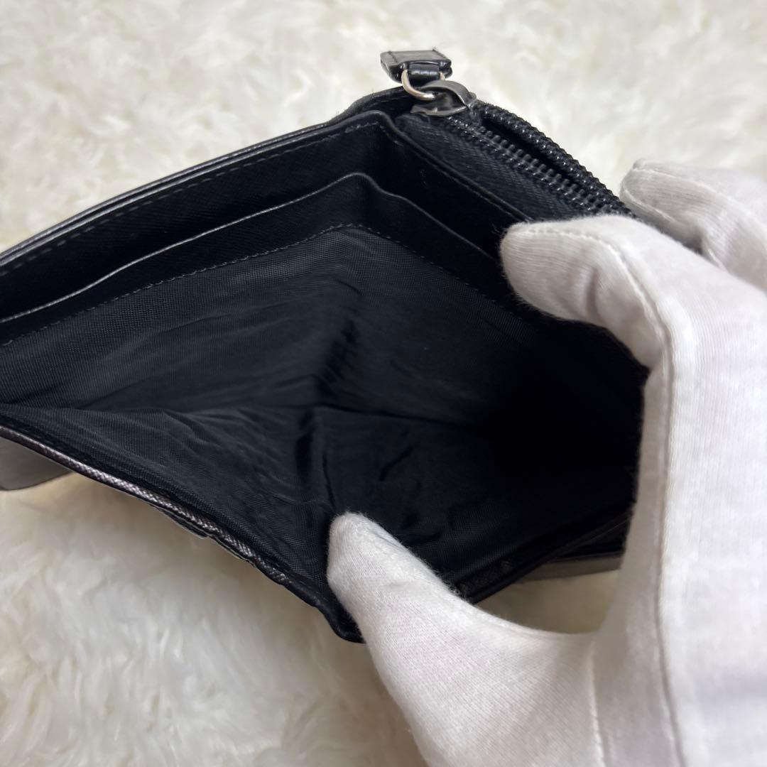 【良品✨】PRADA 二つ折り財布　三角ロゴ　レザー