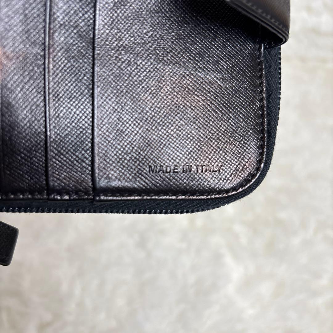 【良品✨】PRADA 二つ折り財布　三角ロゴ　レザー