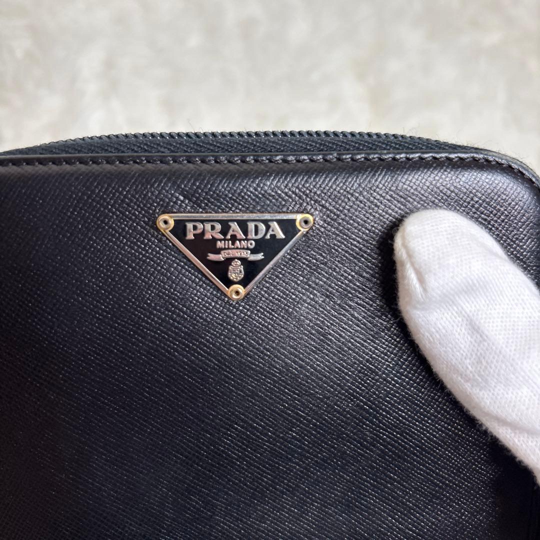 【良品✨】PRADA 二つ折り財布　三角ロゴ　レザー