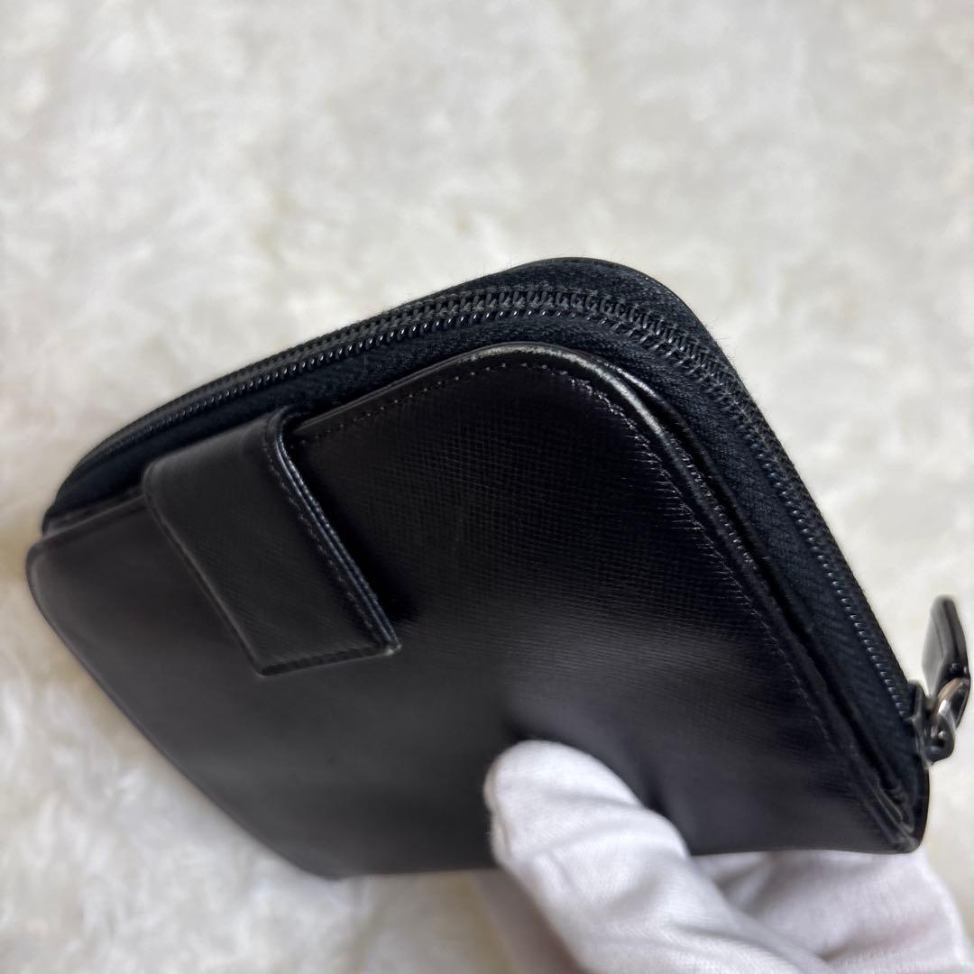 【良品✨】PRADA 二つ折り財布　三角ロゴ　レザー