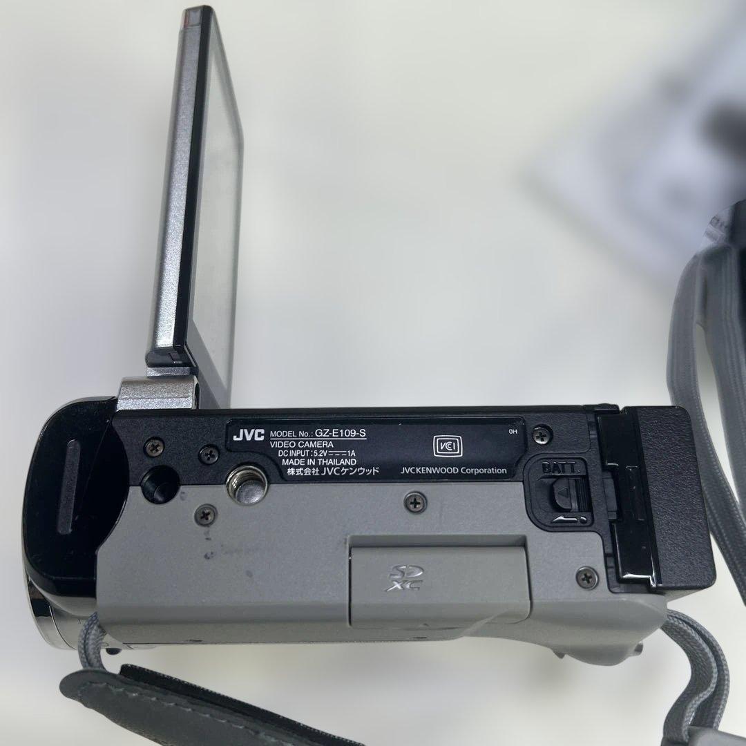 6353【程度良好】JVCケンウッド Everio シルバー GZ-E109-S