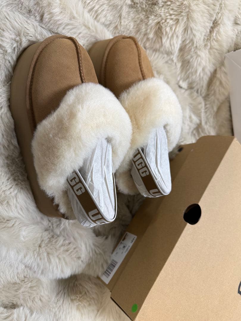 UGG FUNKETTE アグ ファンケット 厚底 ファー サンダル ムートン