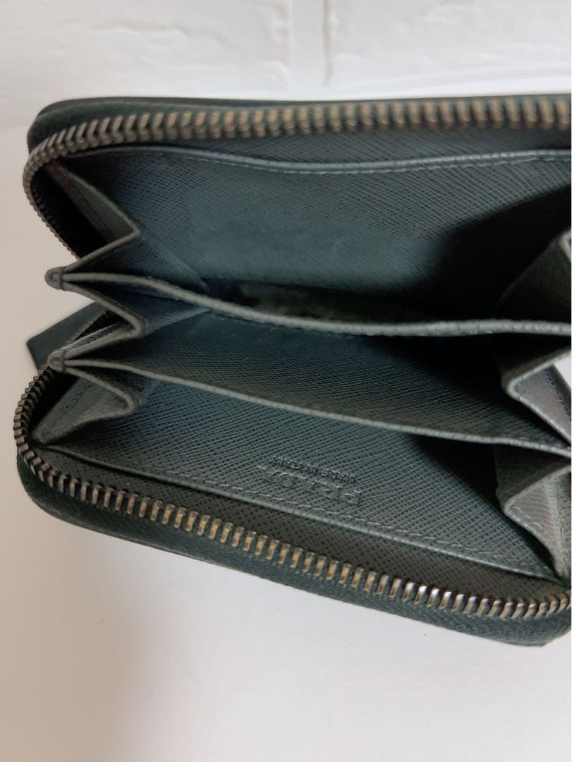 プラダ　PRADA ケース　小銭入れ　黒　男女兼用　箱　リボン付き