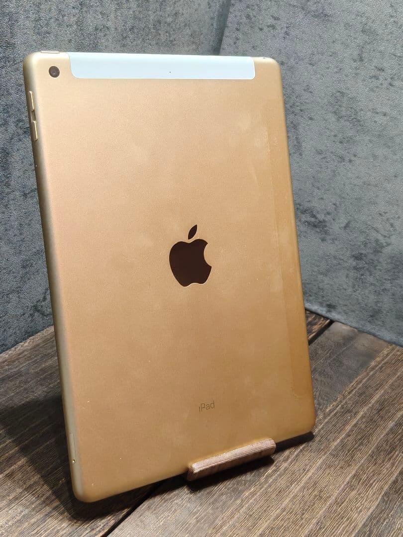 Apple iPad 第5世代 32GB Cellular モデル タブレット