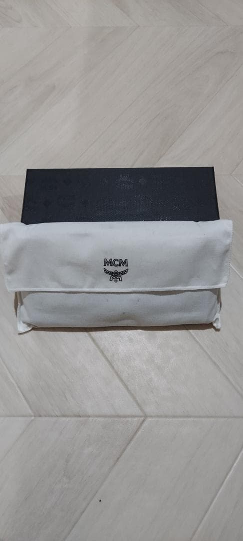 MCM スタッズレザー長財布
