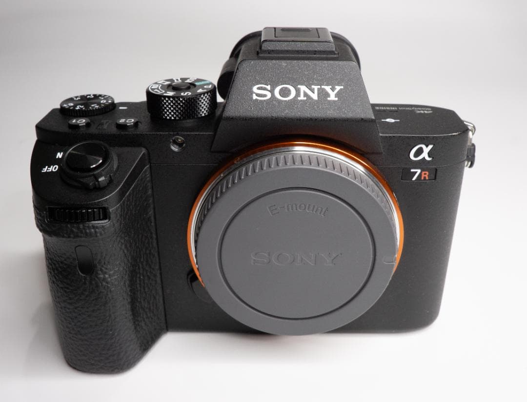 SONY・α７RⅡ・ボディ★動作順調で使用感少★純正バッテリー２個など付属