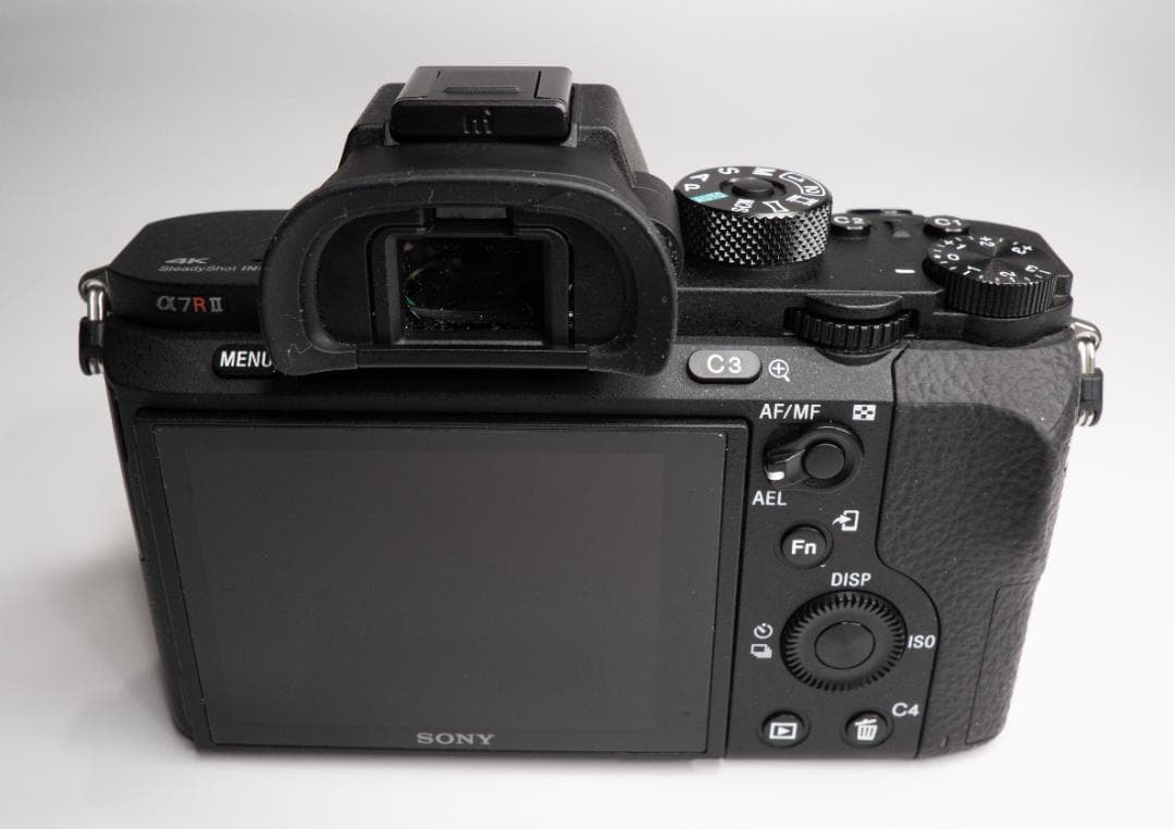 SONY・α７RⅡ・ボディ★動作順調で使用感少★純正バッテリー２個など付属
