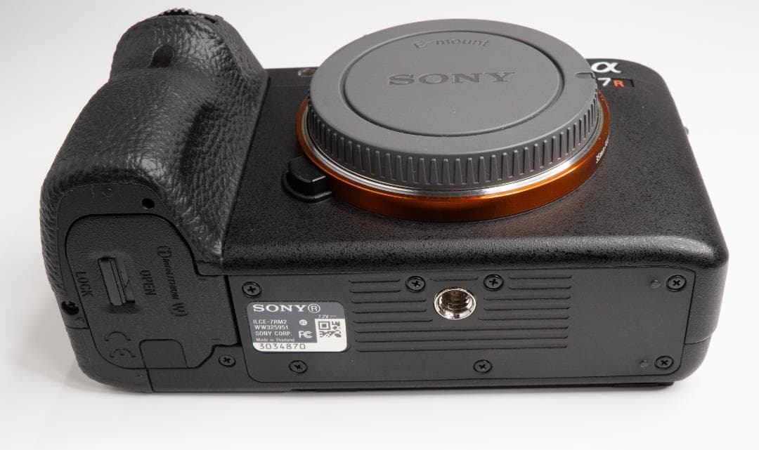 SONY・α７RⅡ・ボディ★動作順調で使用感少★純正バッテリー２個など付属