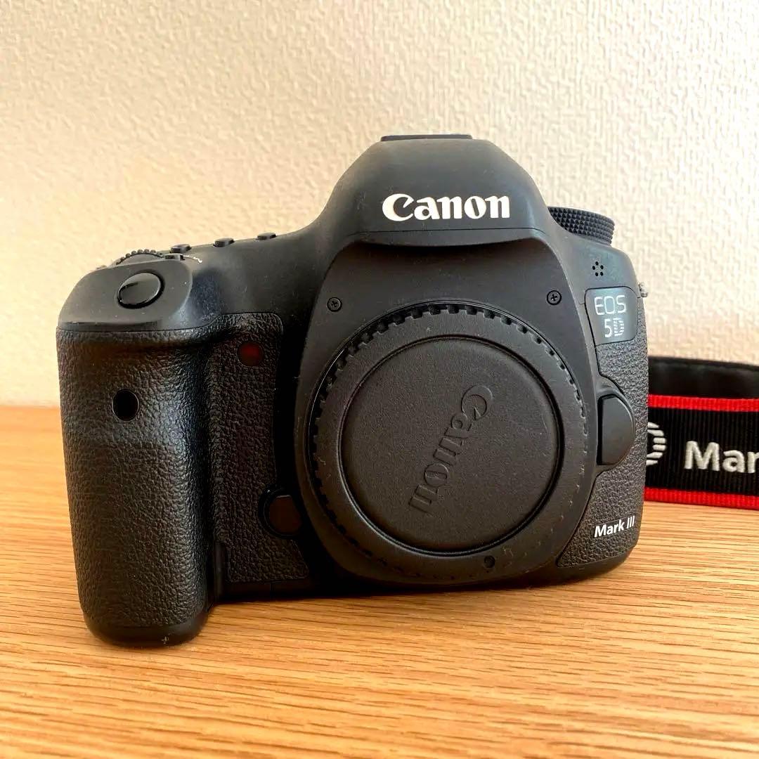 Canon EOS 5D Mark Ⅲデジタル一眼レフ本体ストラップ外箱説明書付