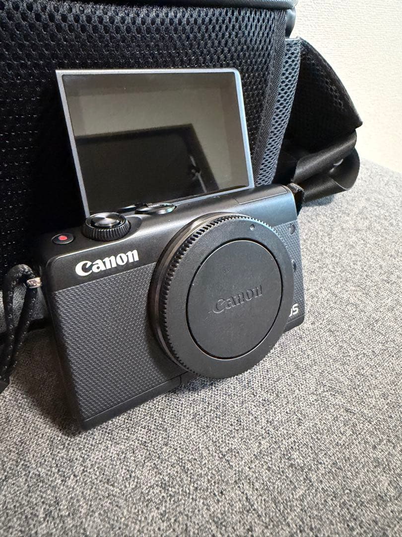 Canon EOS M100 ミラーレスカメラ 2本レンズ付き 即日発送可