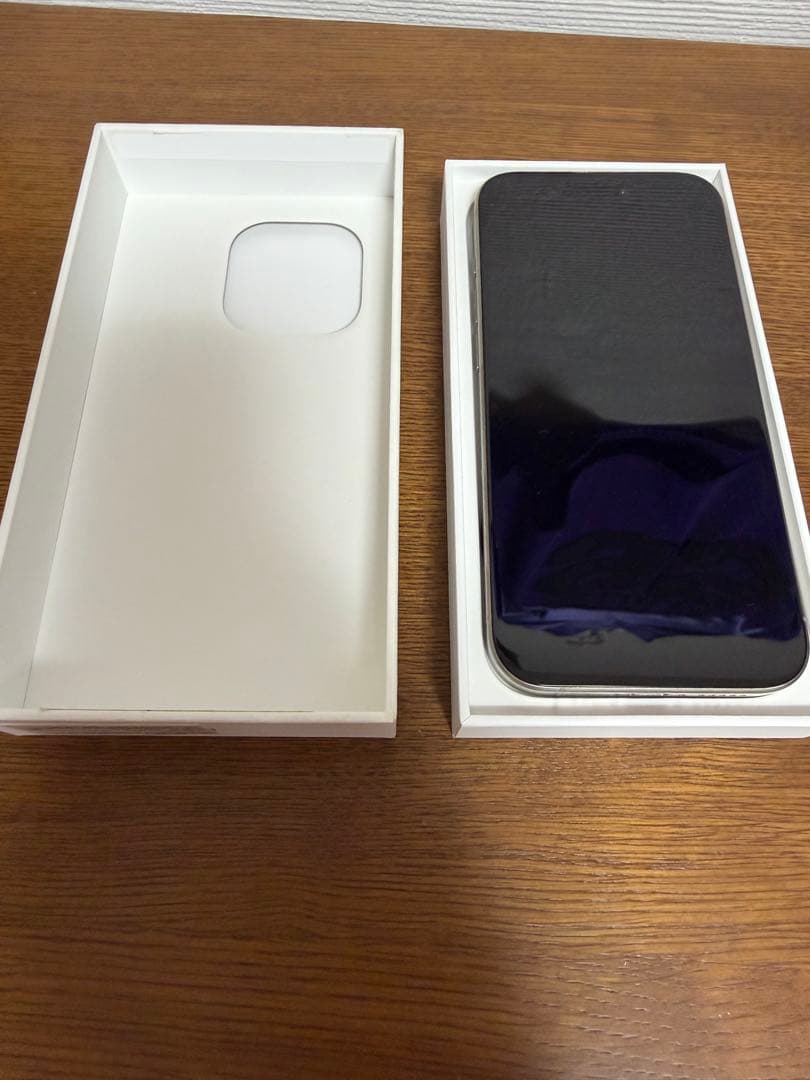 美品 iPhone 15 Pro 256GB ナチュラルチタニウム 本体