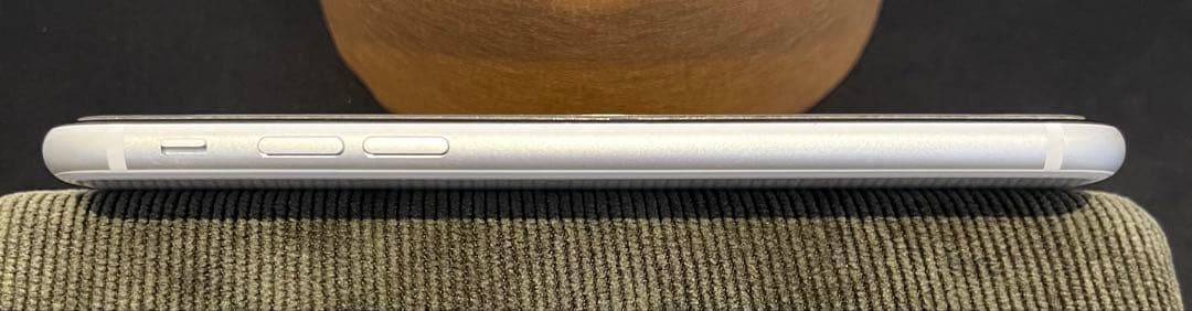 iPhone SE 第2世代 64GB