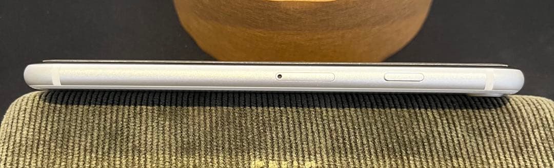 iPhone SE 第2世代 64GB