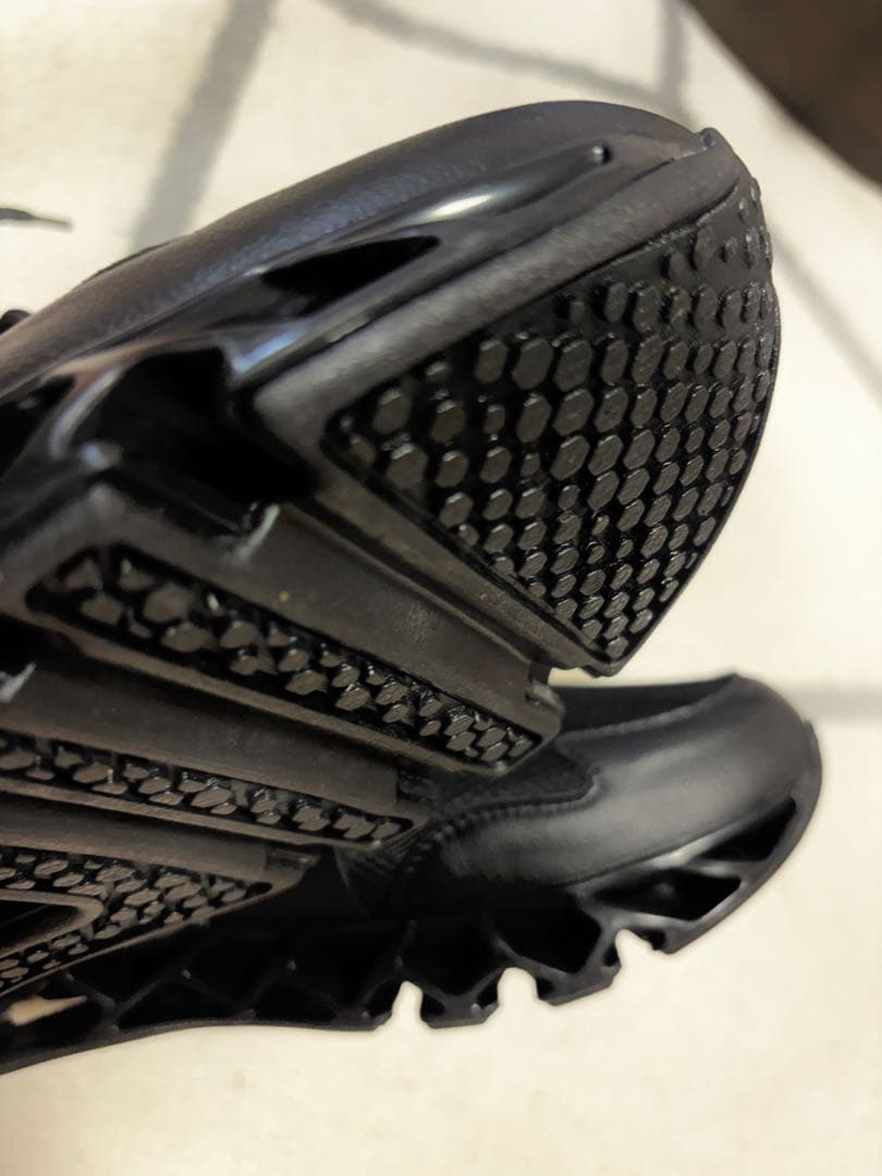 【新品】ビーアクシス バランスコアスニーカー4L（27.5-28cm）（箱無し）