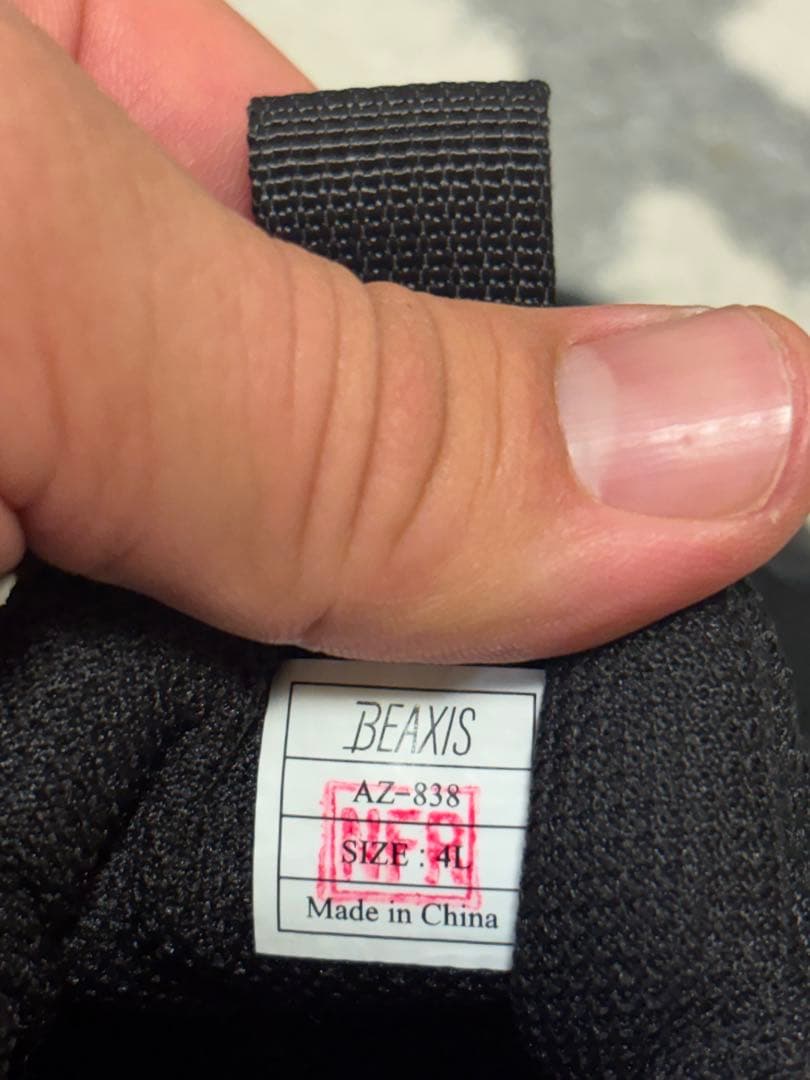 【新品】ビーアクシス バランスコアスニーカー4L（27.5-28cm）（箱無し）