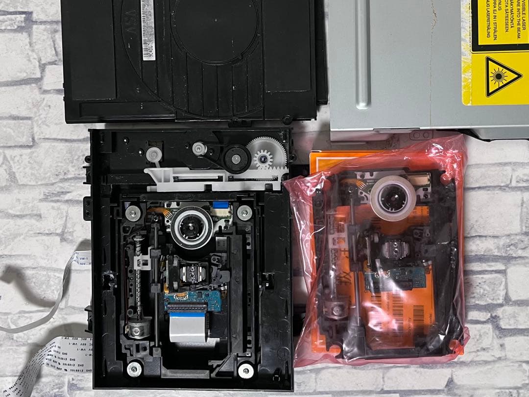 新品レンズ交換済　デノン　ユニバーサルプレイヤー　DBT-1713UD