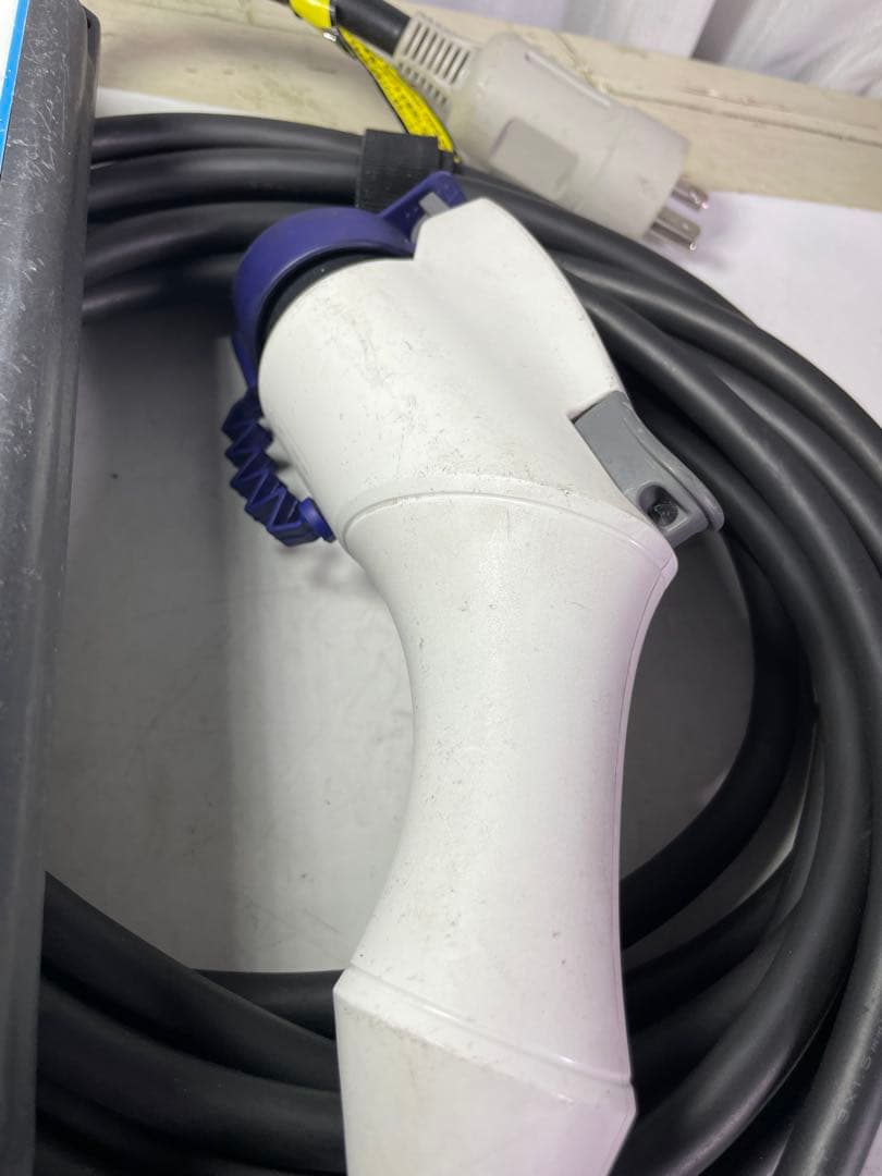 日産　リーフ　充電ケーブル　3NK5E