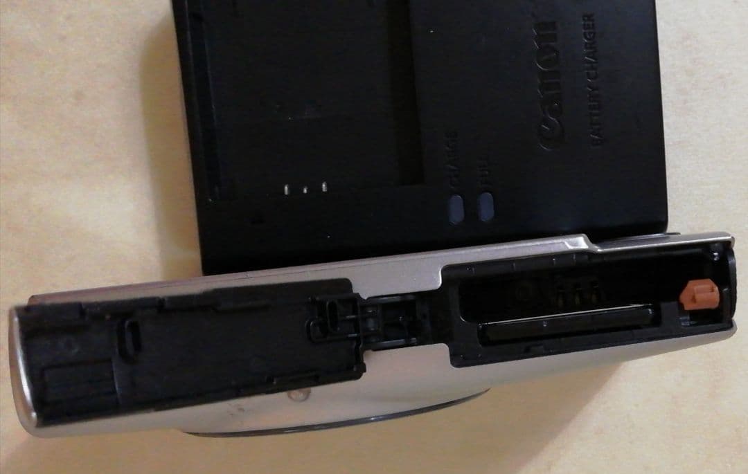 Canon IXY 640 キャノン コンデジ シルバー