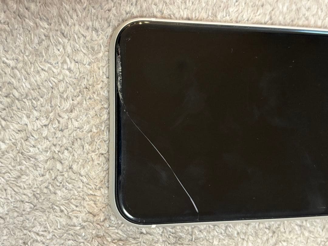 Apple iPhone XR ホワイト SIMロック解除済み 画面ヒビ割れ有り