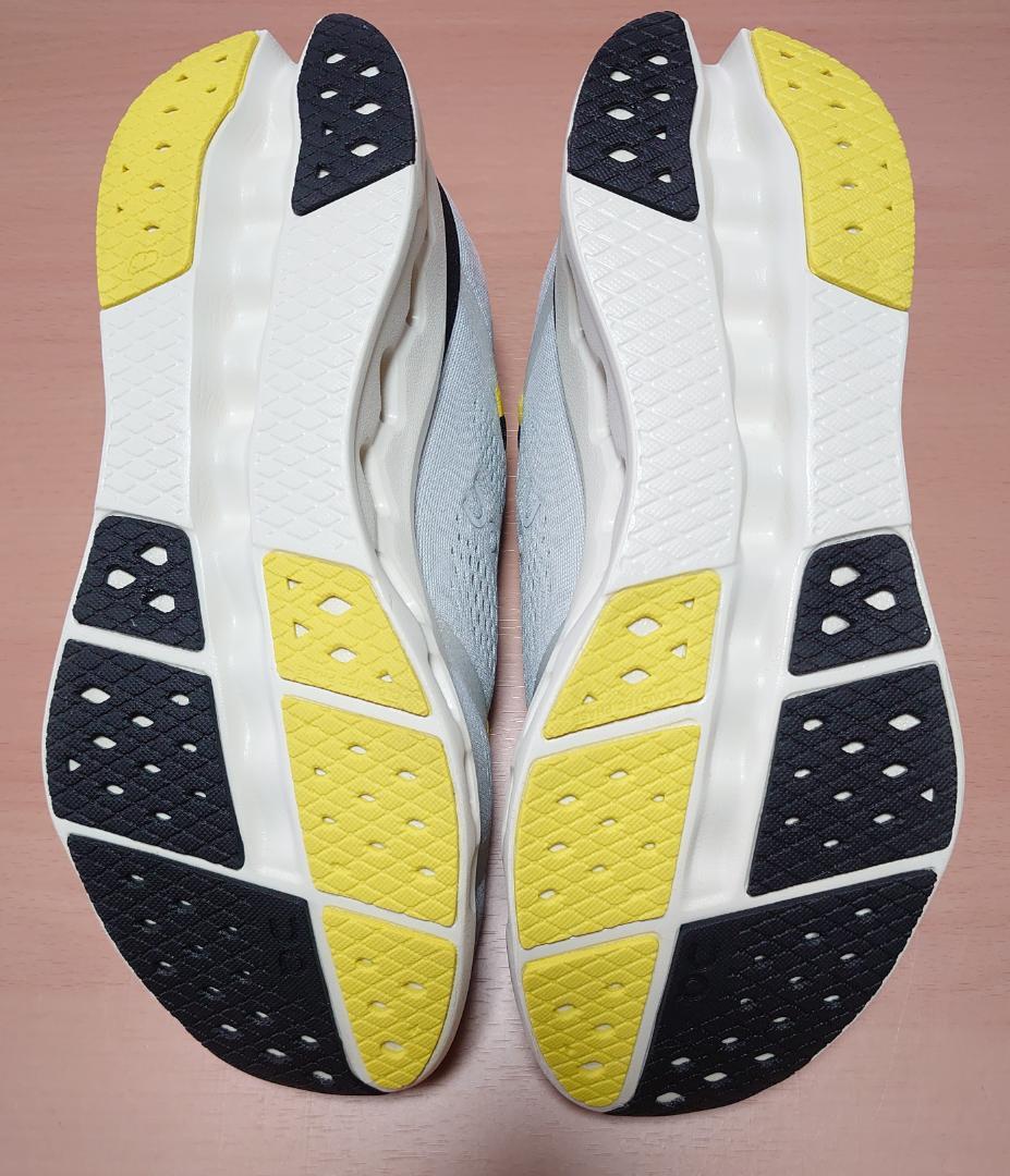 【新品】ON オン クラウドサーファー 2 27.5㎝