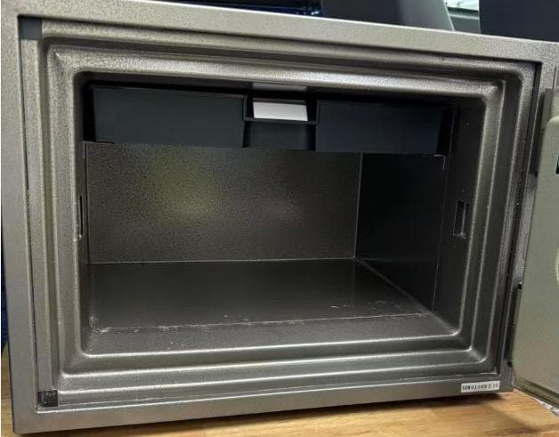 中古美品　コクヨ ホームセーフ 耐火金庫 コンピューターロックHS-E10