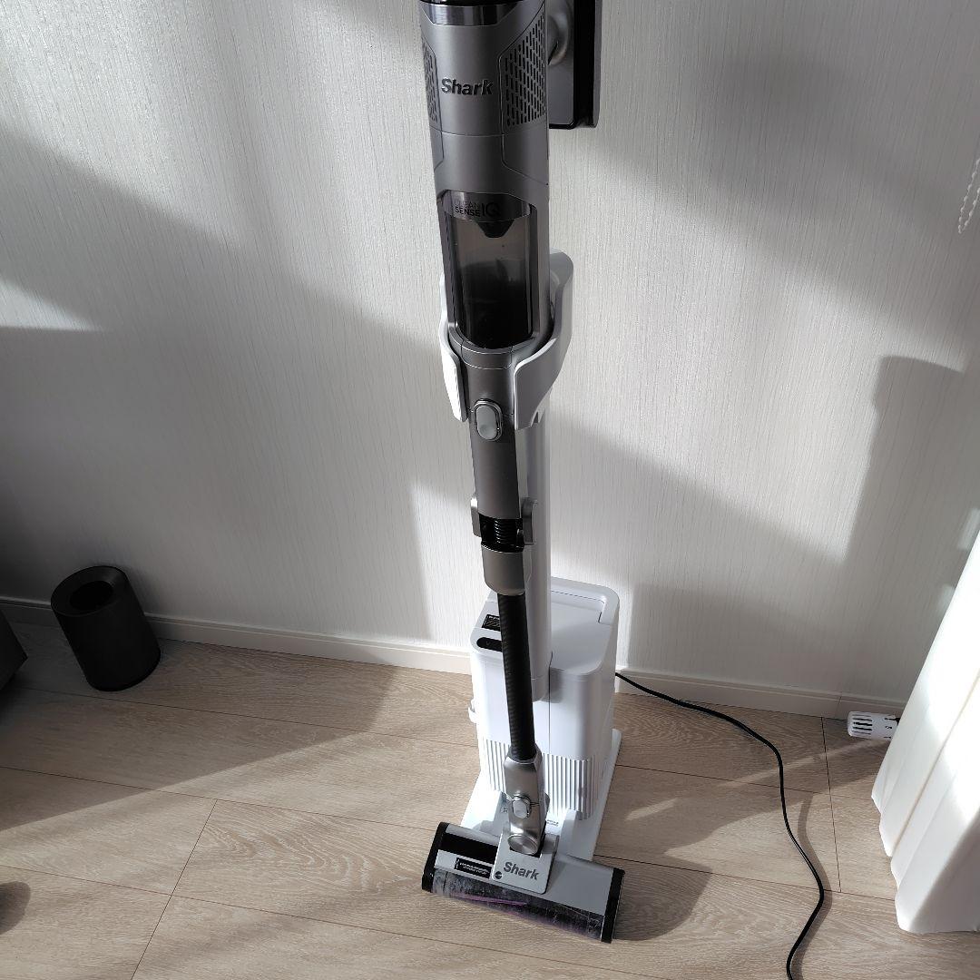 Shark スティッククリーナー Clean Sense IQ　IW3241J
