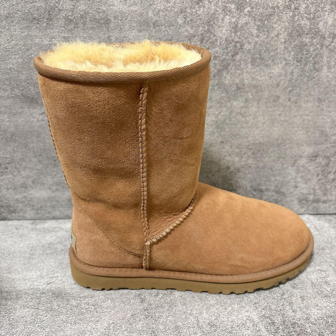 美品　UGG クラッシックショート　23cm ムートンブーツ