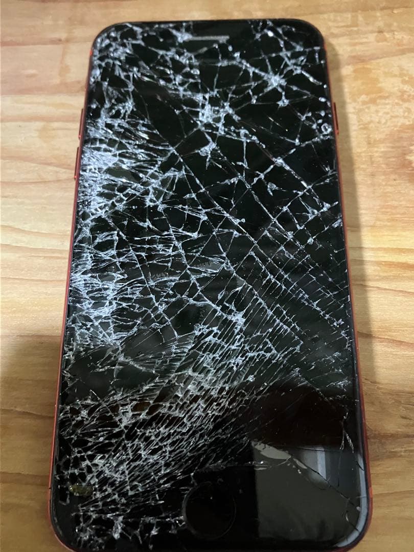 Apple iPhone SE (第2世代) 赤 画面割れ