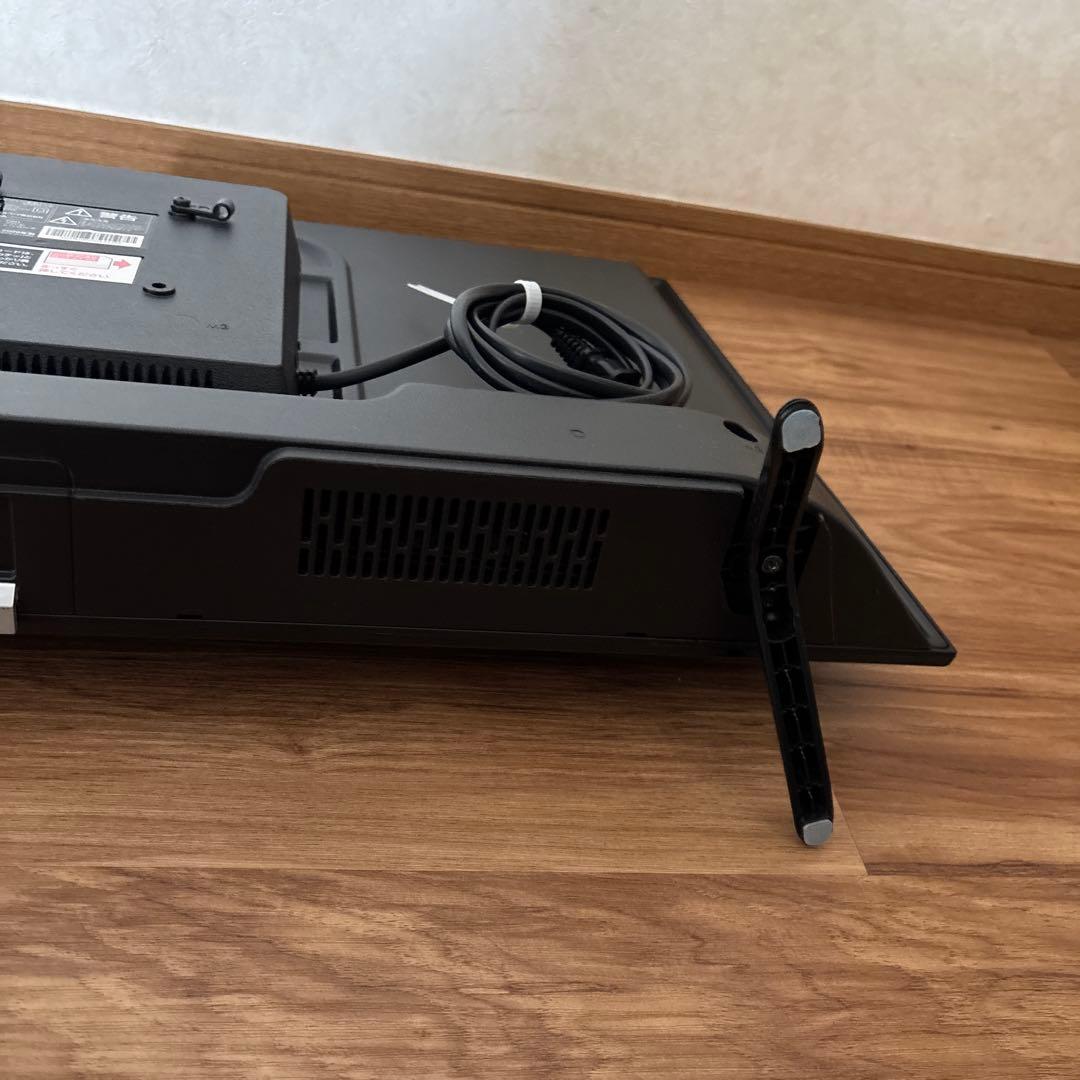 おかだ　【美品】32インチ液晶テレビ 32WB10P 付属品あり