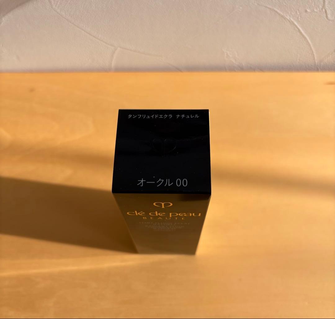 クレ・ド・ポー ボーテ タンフリュイドエクラ ナチュレル オークル00