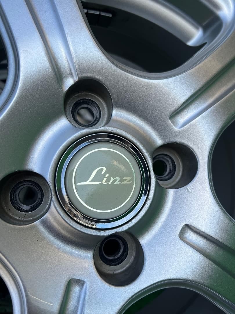 LINZ 14インチホイールと美しいスタッドレス185/70R14タイヤ(2個)