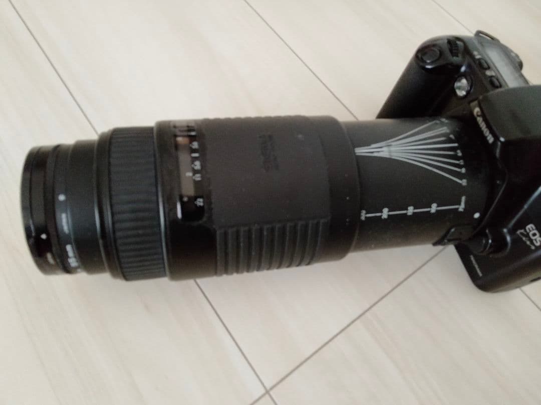 一眼カメラ　望遠レンズ付き　レトロ